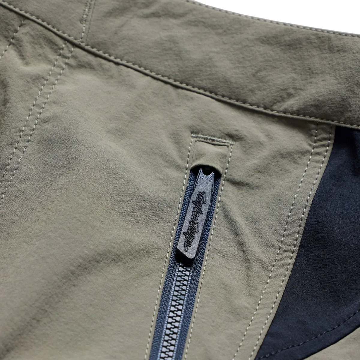 Youth Skyline Trail Pant Mono Army - Image 2