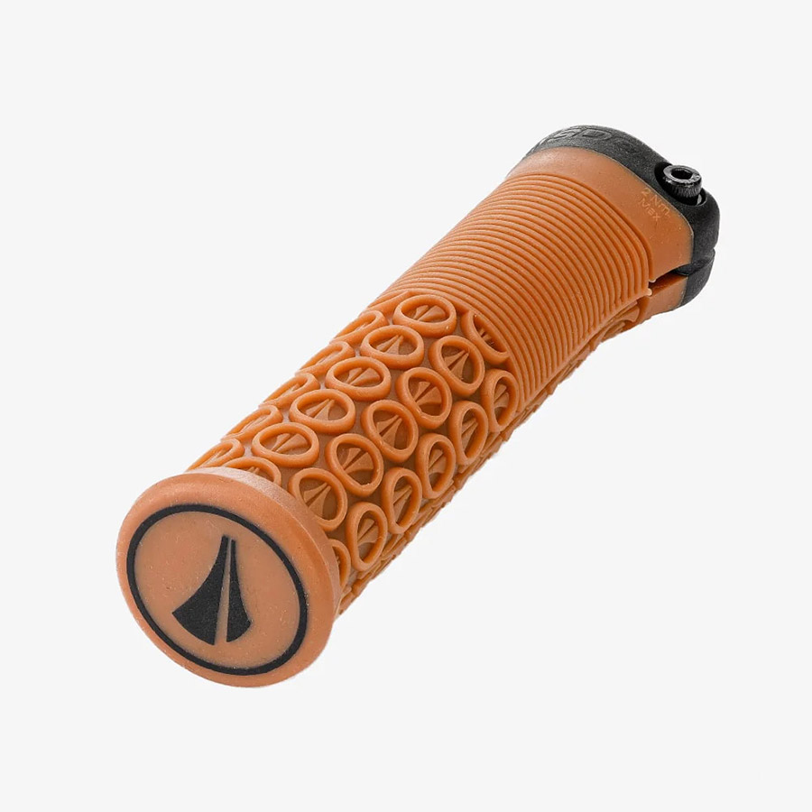 SDG Components Thrice 31 Grips 136mm Gum