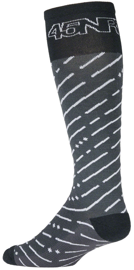 45NRTH Snow Band Midweight Knee High Wool Sock - Dark Gray/Dark Blue - Image 2