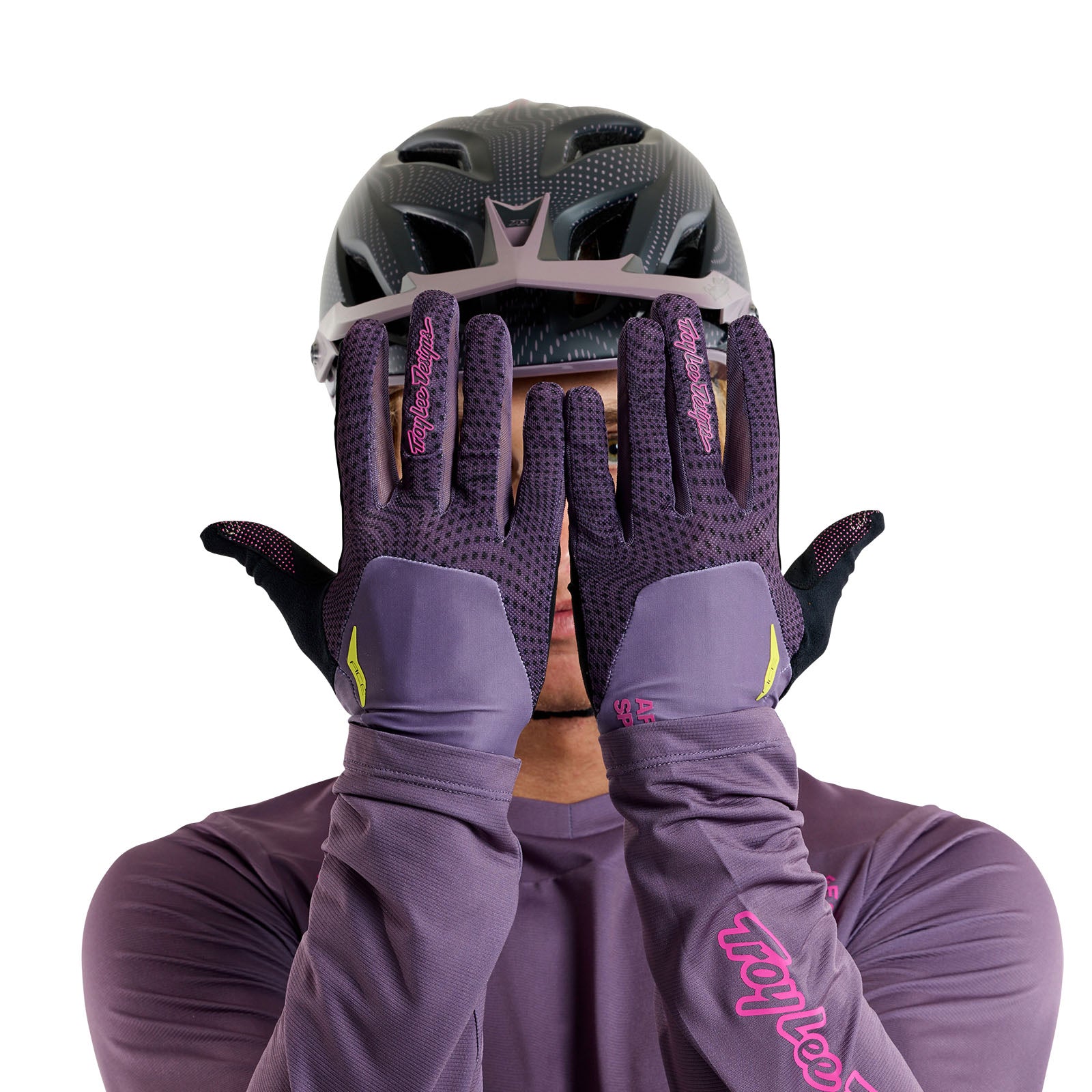 Ace 2.0 Glove Radioscape Deep Purple - Image 3