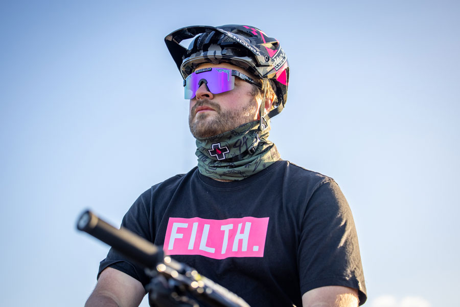 Muc-Off Lightweight Neck Gaiter - Image 3