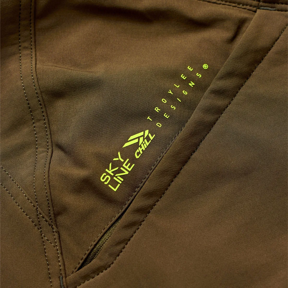 Skyline Chill Pant Mono Dark Earth - Image 2