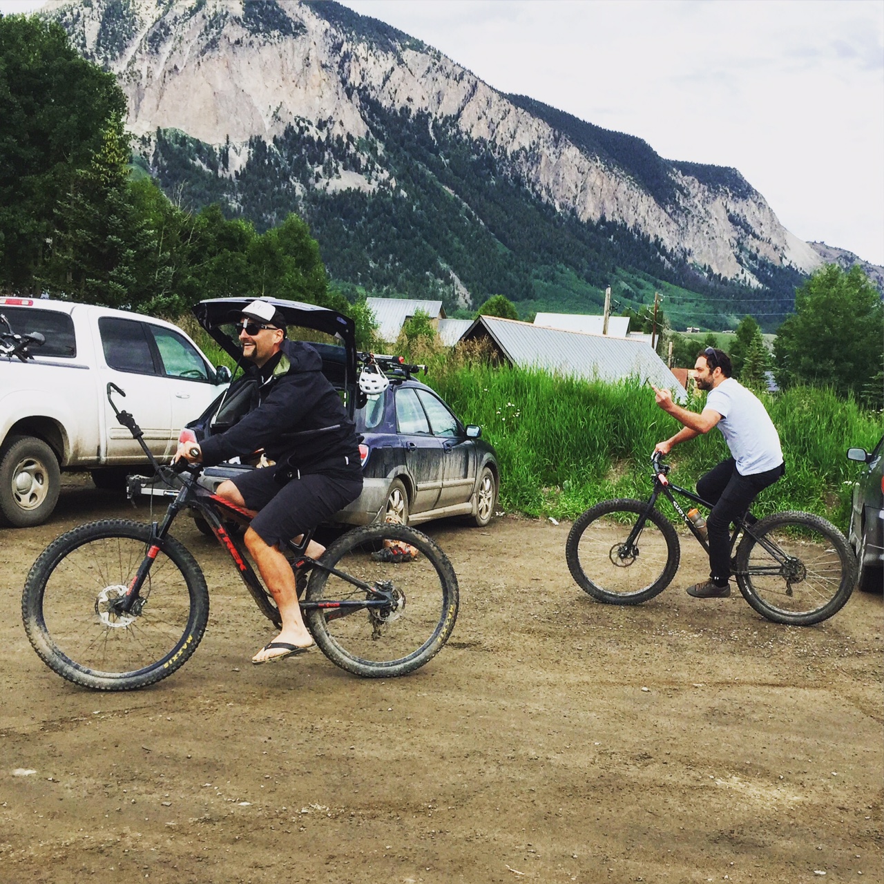 Jon found a sunglasses mirror in the parking lot and wanted to test it out. Greg though he'd give Jon something to look at. Success! The mirror worked.Photo: Rebecca and the bee she ate