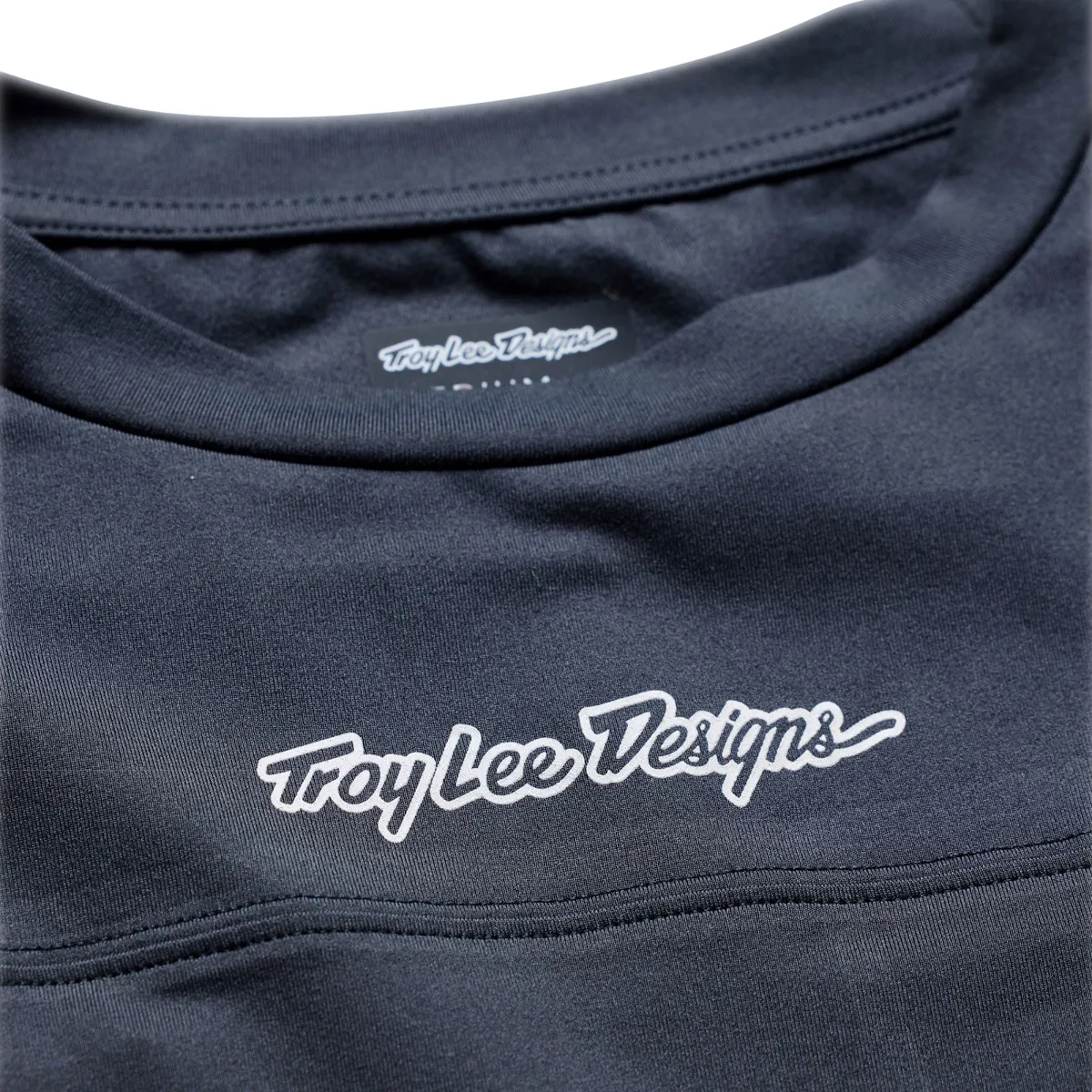 Ruckus Ride 3/4 Tee Mono Carbon - Image 4