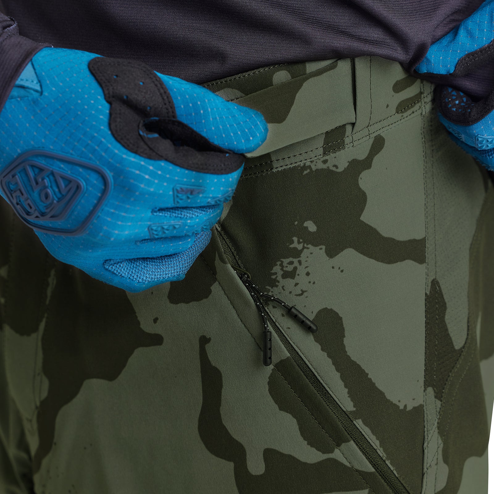 Skyline Pant Shadow Camo Olive - Image 5