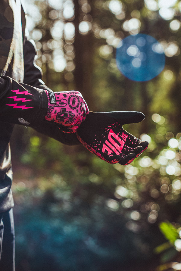 Muc-Off Summer Lightweight Mesh Rider Gloves - Image 8
