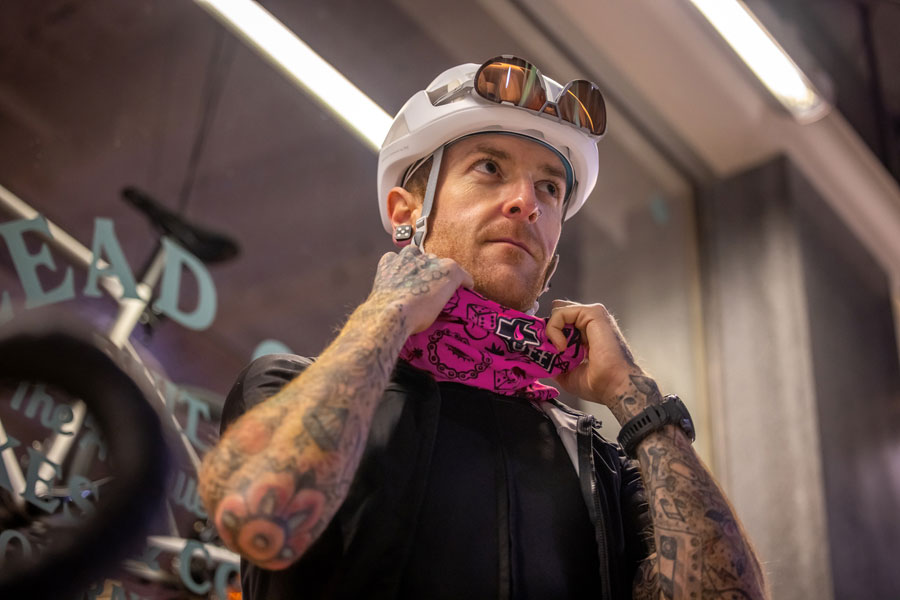 Muc-Off Lightweight Neck Gaiter - Image 3