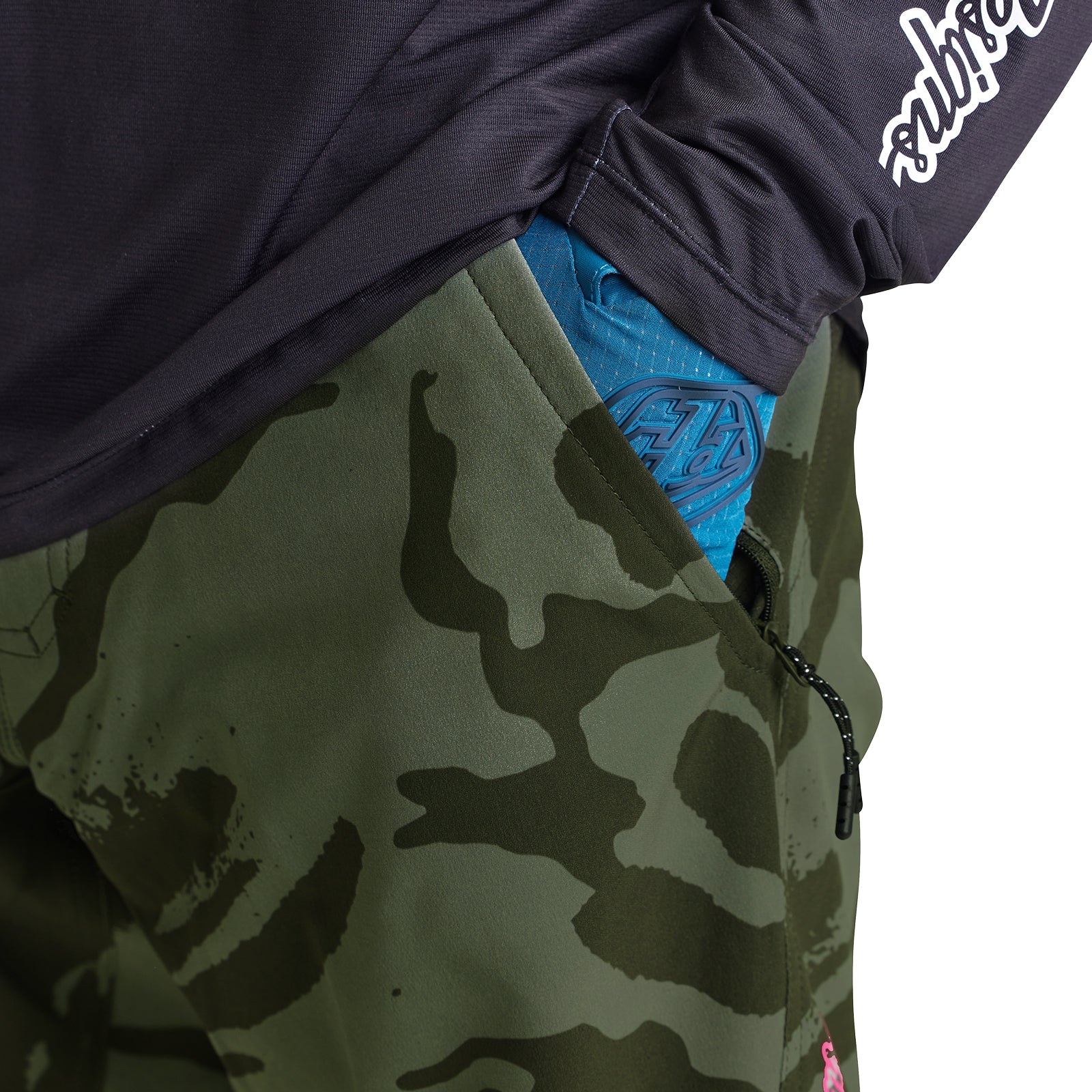 Skyline Pant Shadow Camo Olive - Image 4