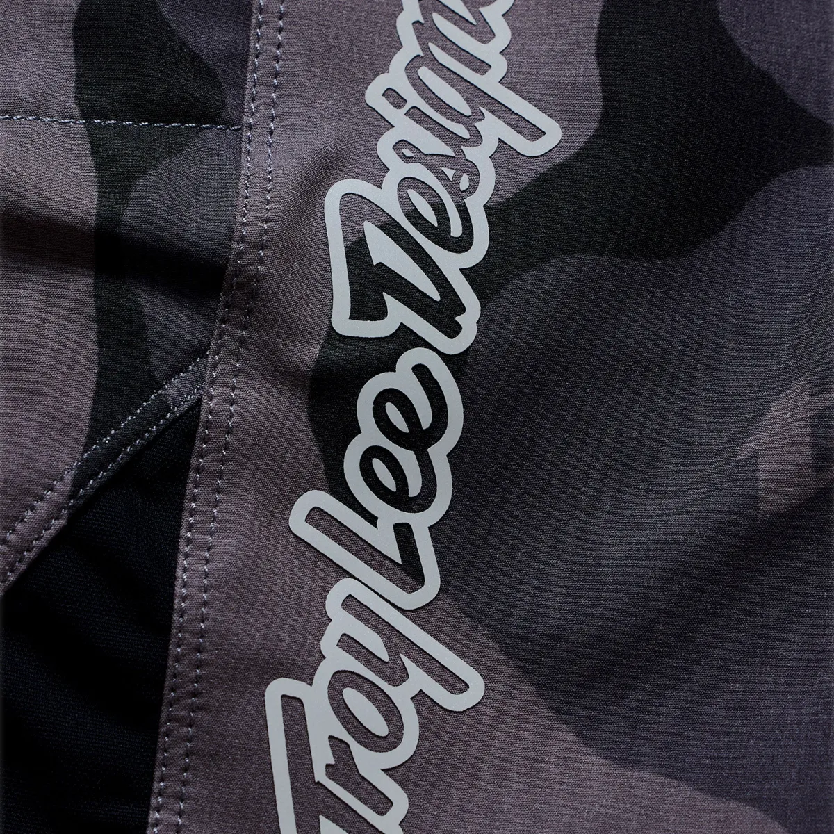 Skyline Pro Short Shell Flow Camo Carbon - Image 6