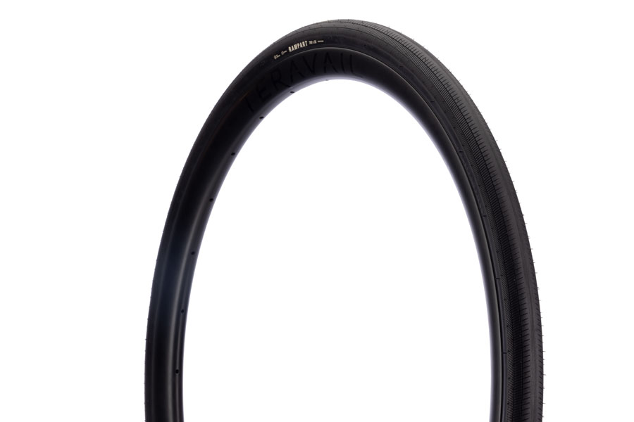 Teravail Rampart Tire - 700 x 32 Tubeless Folding BLK Durable Fast Compound
